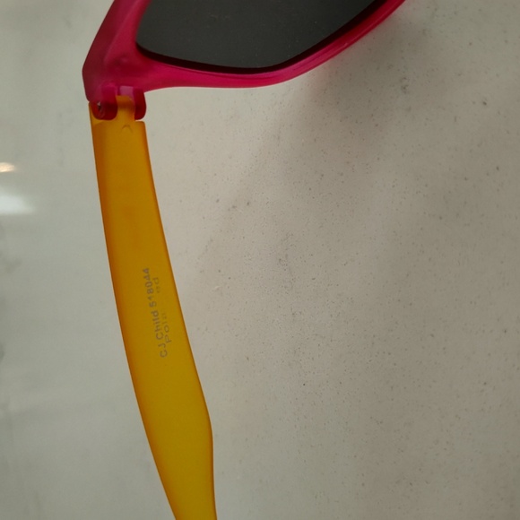 L.L. Bean youth sunglasses age 3-9 - Picture 2 of 2